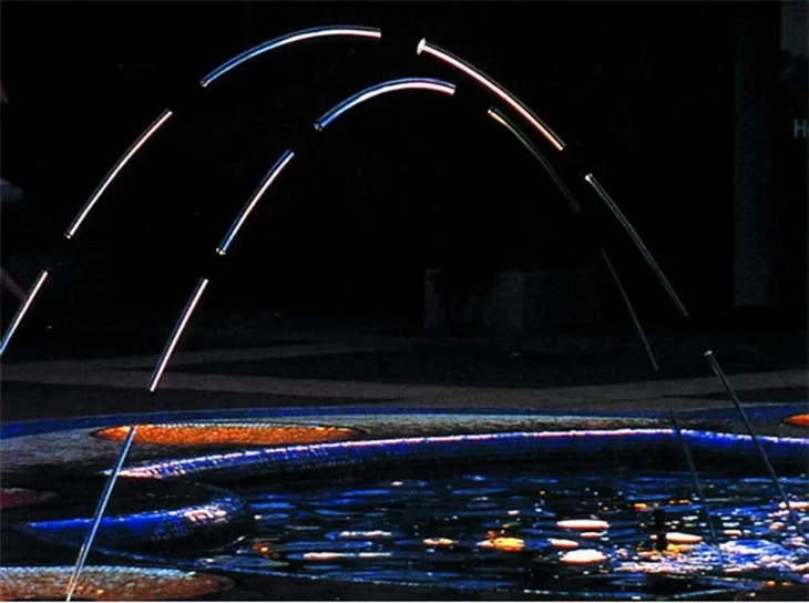 Outdoor Laminar Jumping Jet Fountain
